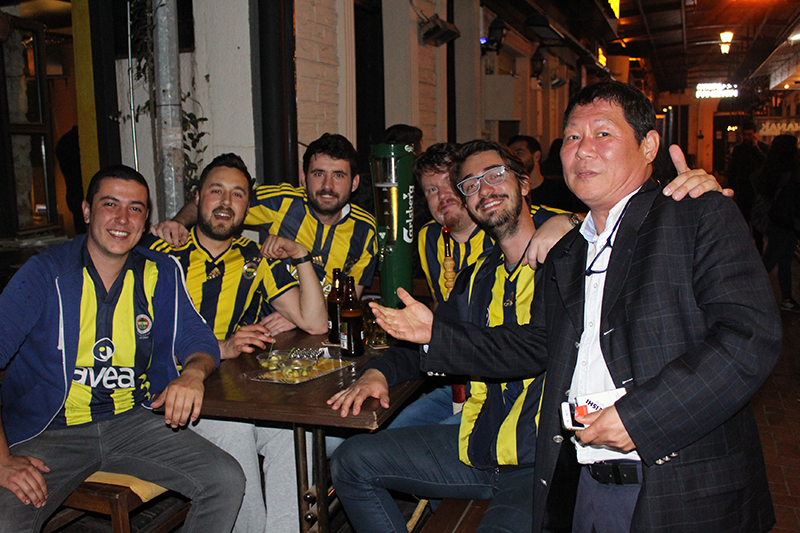 Fenerbahçelilerden Coşkulu Kutlama Pazar