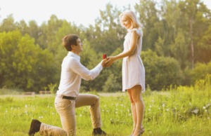 Erkekler neden dizlerinin üstünde evlilik teklifi eder?