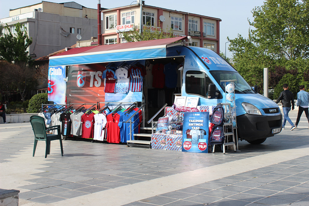 Trabzonspor Kulüp ürünlerini satan