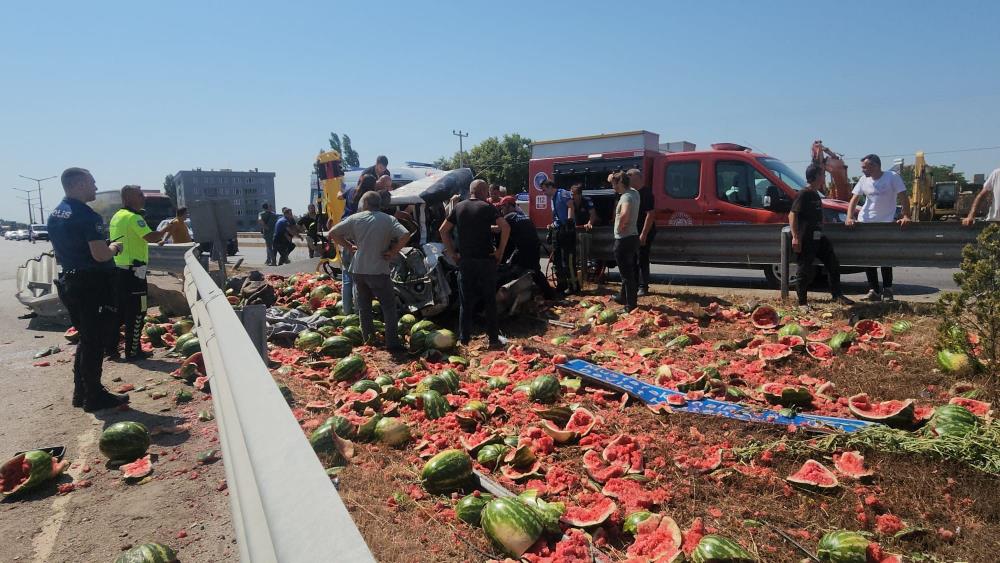 Balıkesir-Bursa otobanında karpuz yüklü