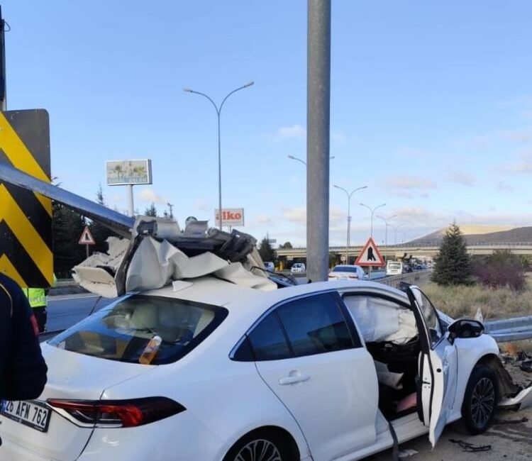 Afyonkarahisar’da kontrolden çıkarak bariyere