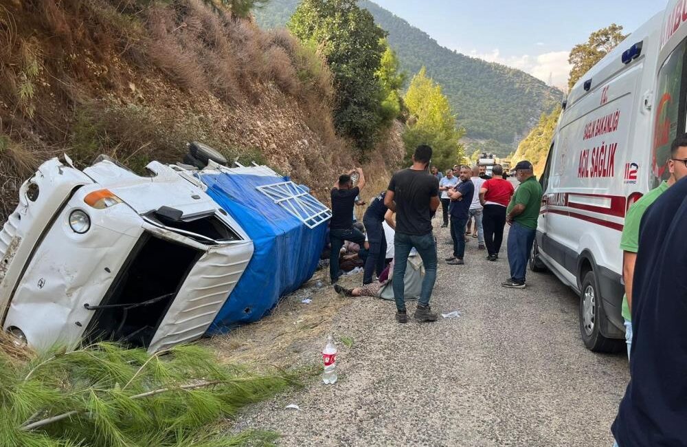 Antalya’da kamyonetin devrilmesi sonucu