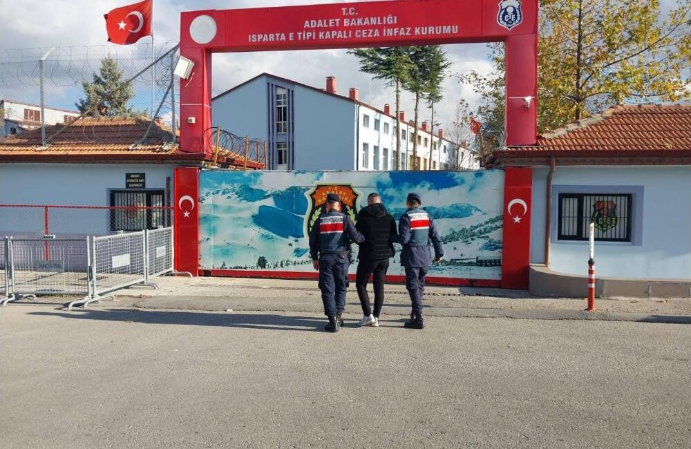 Isparta’da yüzü maskeli bir