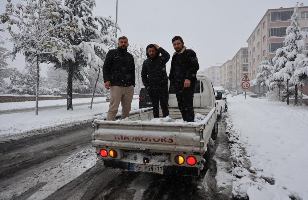 Nevşehir’de yazlık lastikle yola