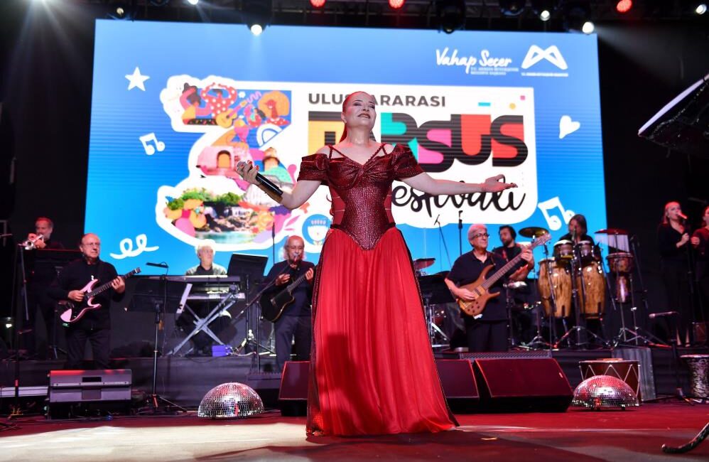 Candan Erçetin, Uluslararası Festivalde  