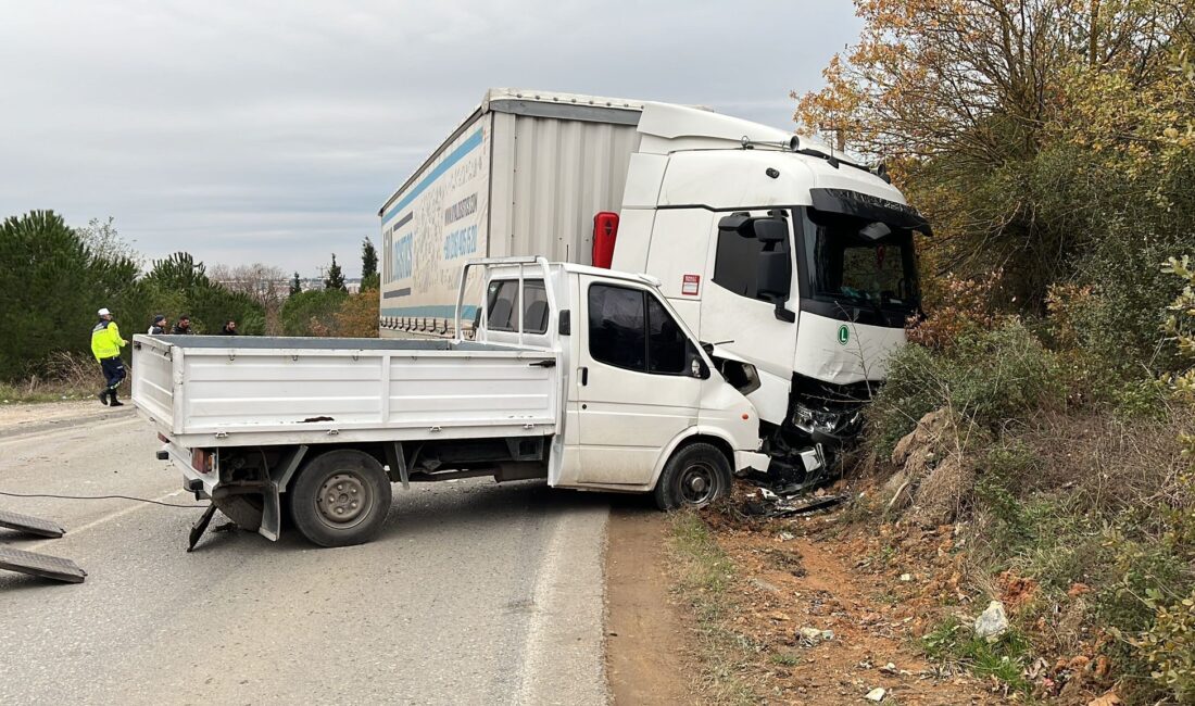 Kocaeli’nin Gebze ilçesinde kamyon,