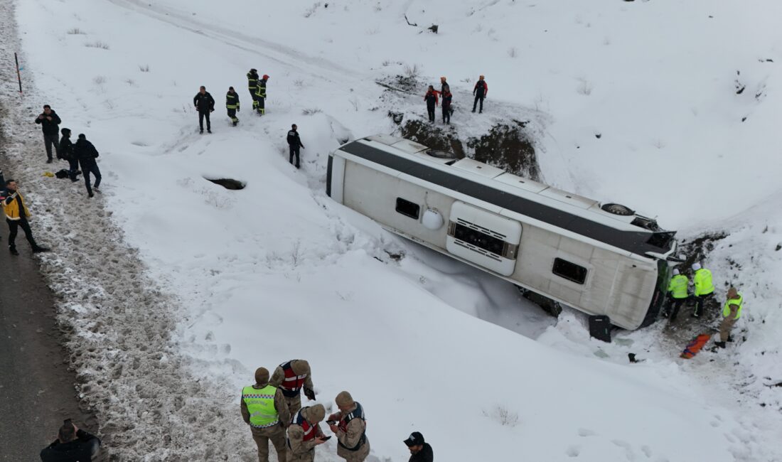 Erzincan’da yolcu otobüsünün şarampole