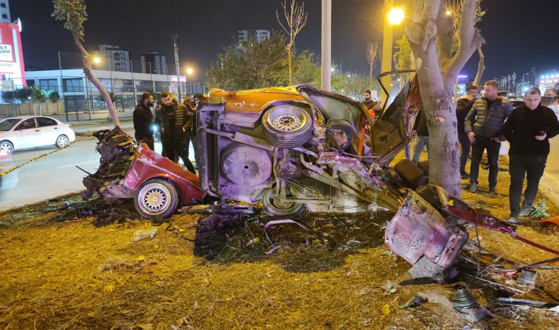 Adana’da ağaçlara çarpan otomobilin